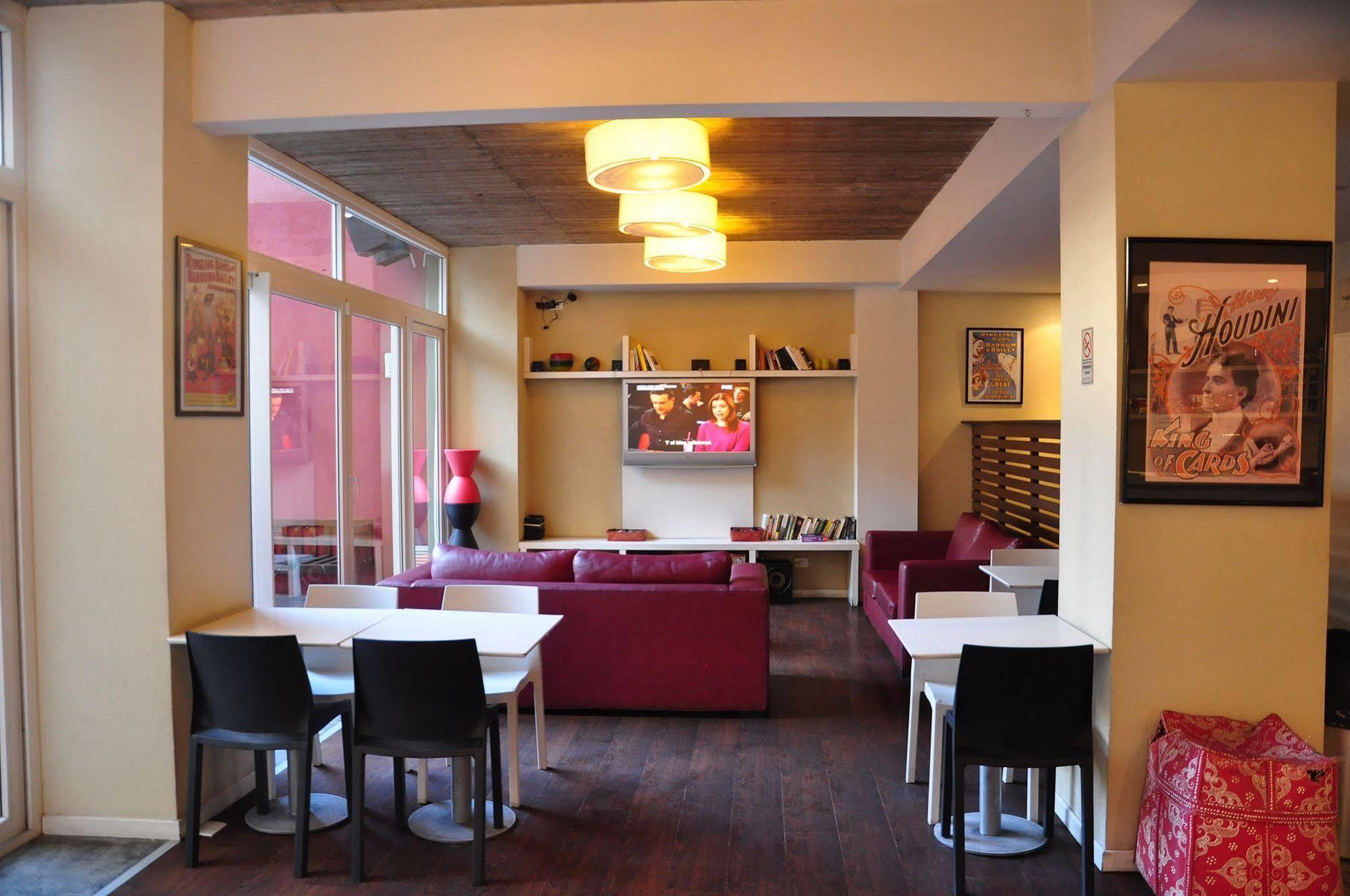 Circus Hostel Буенос Айрес Екстериор снимка